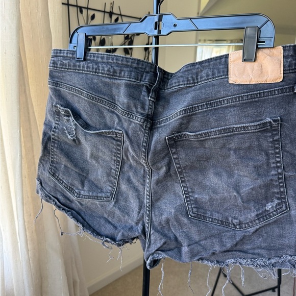 H&M Black Jean Shorts Distressed Raw Hem - Picture 2 of 3